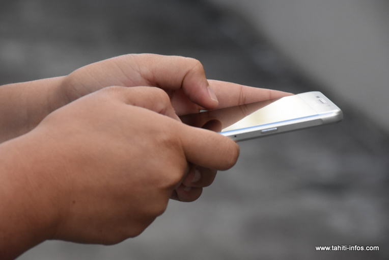 Tarahoi unanime pour interdire les téléphones portables à l'école Tarahoi unanime pour interdire les téléphones portables à l'école