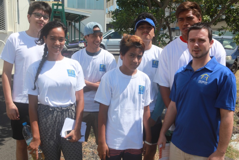 Les ados du Fare Tama Hau et leurs accompagnateurs Les ados du Fare Tama Hau et leurs accompagnateurs