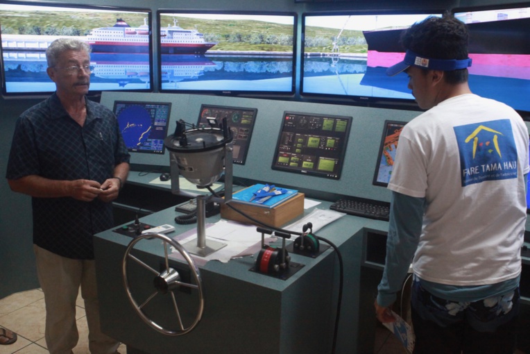 Le simulateur a particulièrement attiré leur attention Le simulateur a particulièrement attiré leur attention