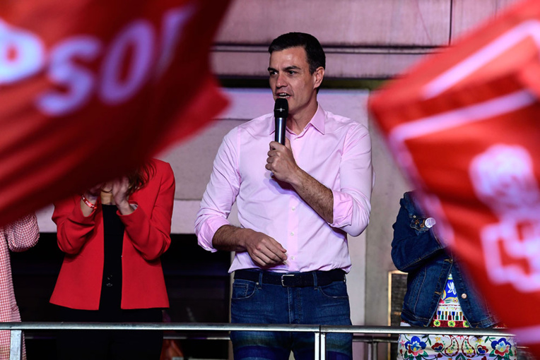 Espagne: Sanchez remporte les élections marquées par l'émergence de l'extrême droite