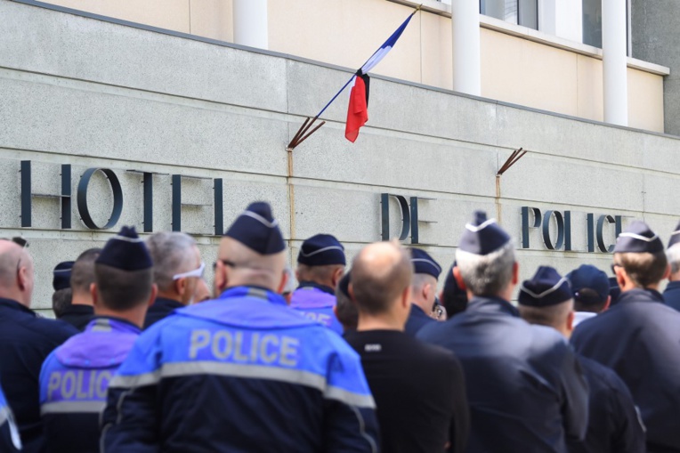 Castaner installe la Cellule alerte prévention suicide de la police nationale Castaner installe la Cellule alerte prévention suicide de la police nationale
