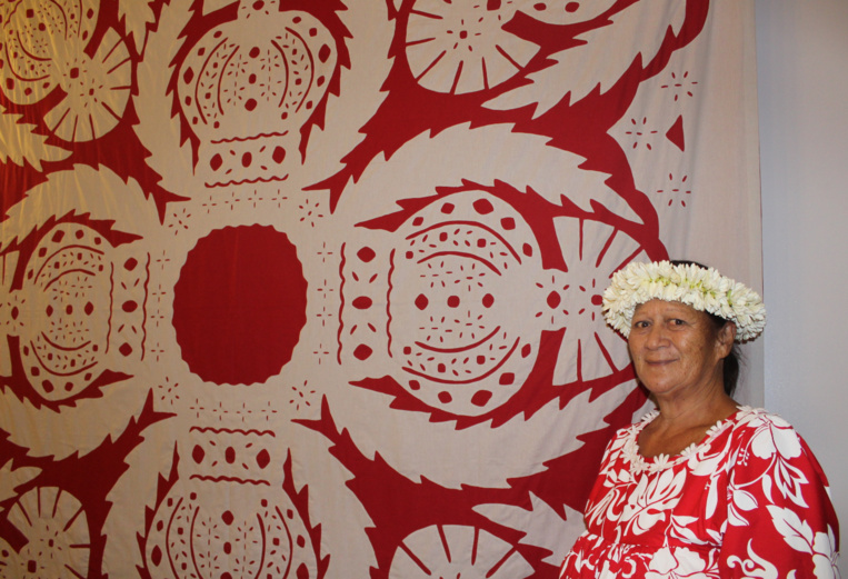 Nina a mis cinq mois pour coudre à la main ce magnifique tifaifai. Nina a mis cinq mois pour coudre à la main ce magnifique tifaifai.