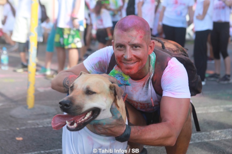 Il est venu avec son fidèle compagnon !