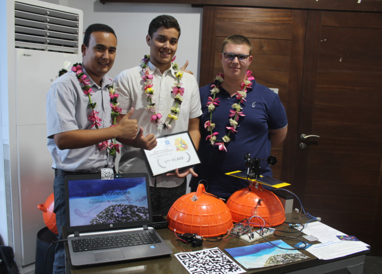 Ariirau, Abel et Edouard nagent dans le bonheur avec leur bouée connectée Ariirau, Abel et Edouard nagent dans le bonheur avec leur bouée connectée