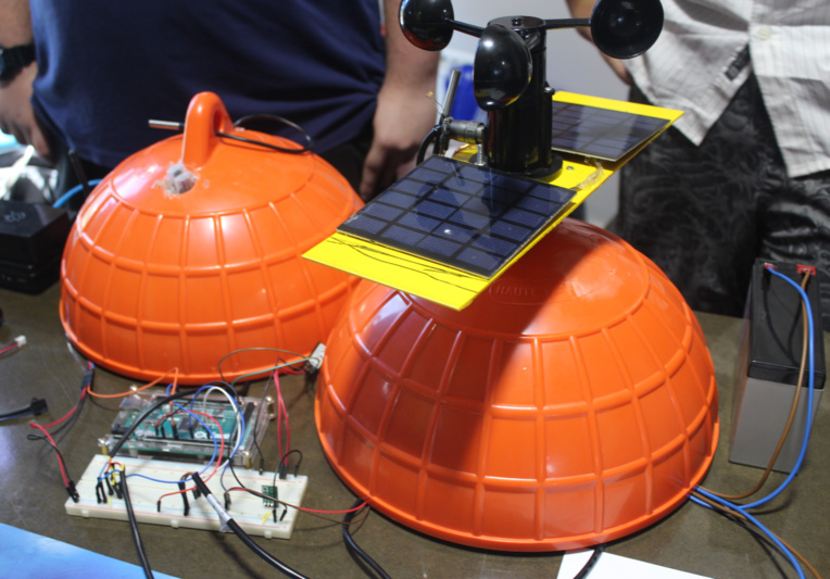 Ariirau, Abel et Edouard nagent dans le bonheur avec leur bouée connectée Ariirau, Abel et Edouard nagent dans le bonheur avec leur bouée connectée