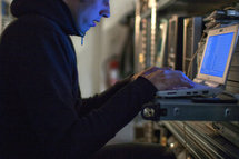 Piratage: l'agence de cyberdéfense rappelle à l'ordre les entreprises