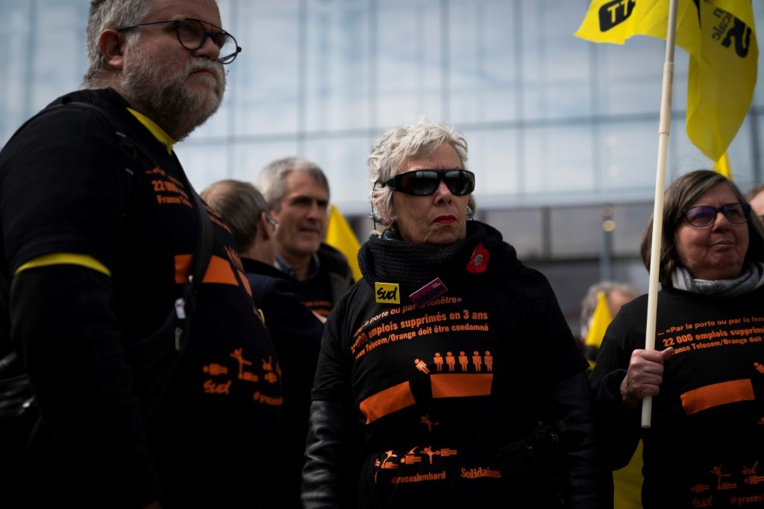 Suicides à France Télécom: début du procès de l'entreprise et de ses ex-dirigeants Suicides à France Télécom: début du procès de l'entreprise et de ses ex-dirigeants