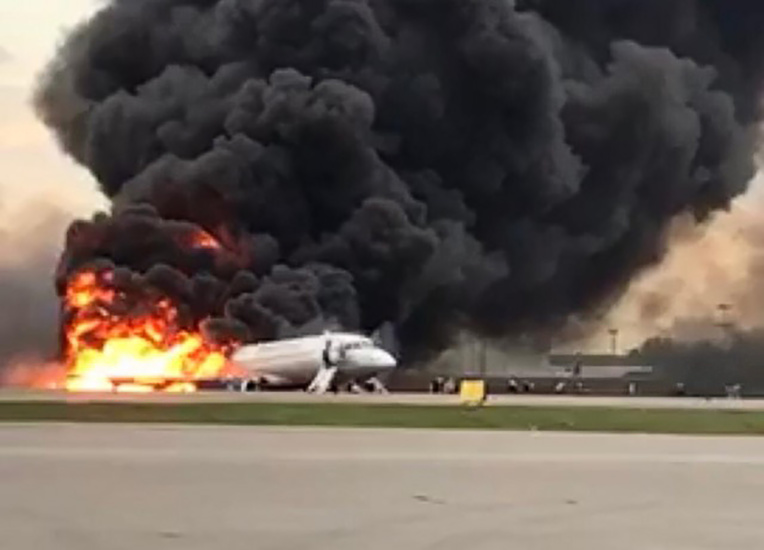 Accident d'avion à Moscou: les enquêteurs s'orientent vers une erreur de pilotage