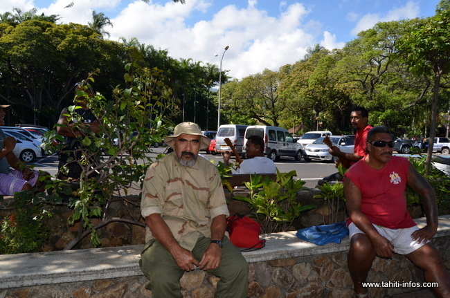 Pas payés depuis 4 mois, "mais comment on fait pour nourrir nos familles?"