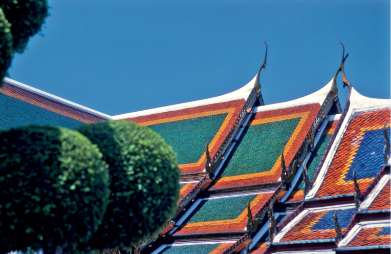 Jeux de couleur sur les toits du palais royal.