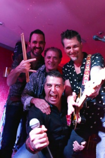 Le groupe de musique Lolita rock rend hommage à Queen Le groupe de musique Lolita rock rend hommage à Queen