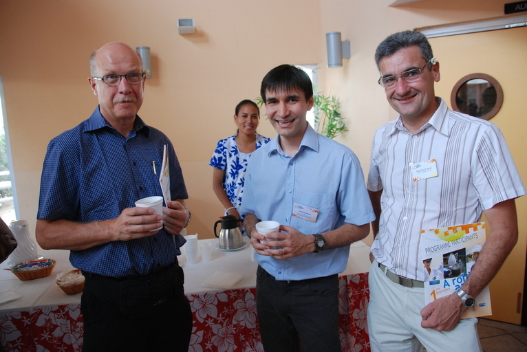 Photo086: Olivier Marain chef du service prévention des risques accompagné de 2 représentants Bourgois P et R Pouzoullic de la CRAMIF (Caisse régionale assurance maladie de l'ile de France)
