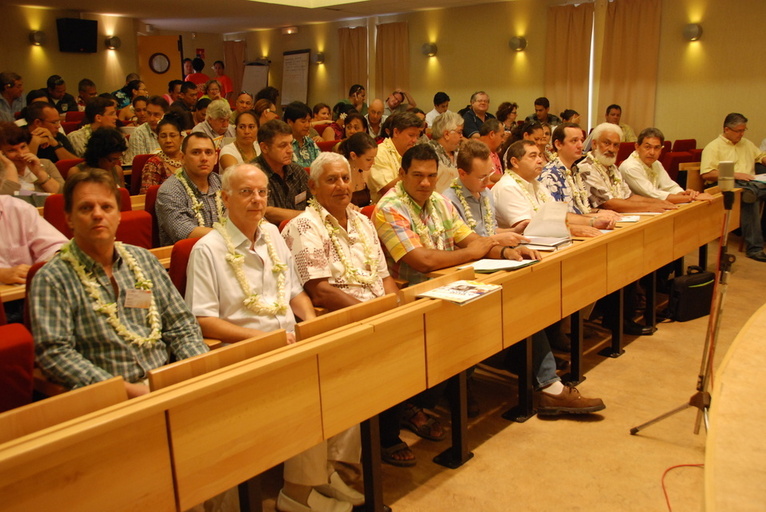 Représentant de l'Etat, de la mairie de Punaauia, des membres du conseil d'administration Ronald Terorotua et Alain Ménard et les ministres et Regis Chang directeur de la CPS.