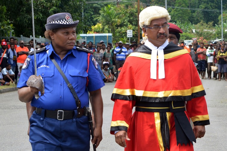"Foncez!": une policière de haut rang appelle les Papouasiennes au sursaut "Foncez!": une policière de haut rang appelle les Papouasiennes au sursaut