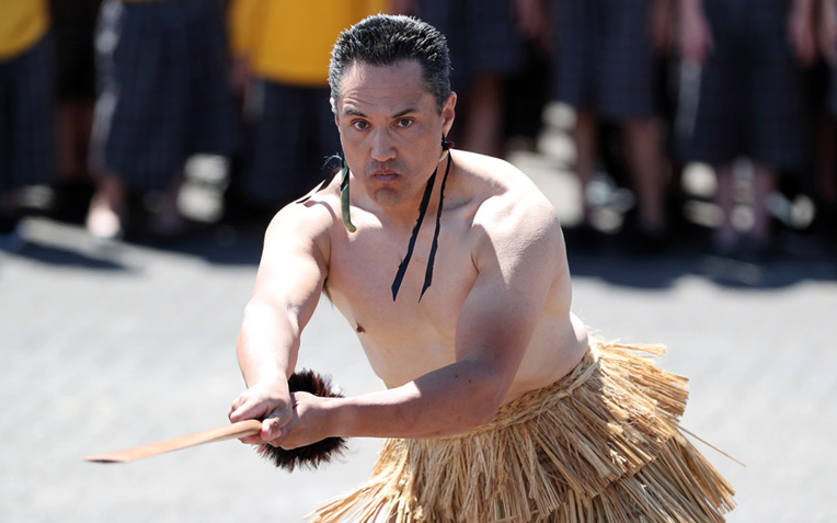 A Paris, un chant traditionnel maori pour lancer "l'appel de Christchurch" contre la violence en ligne