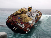 Nouvelle-Zélande: la situation de plus en plus précaire pour le cargo échoué