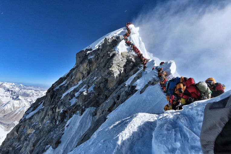 Embouteillage sur l'Everest, deux nouveaux décès d'alpinistes Embouteillage sur l'Everest, deux nouveaux décès d'alpinistes