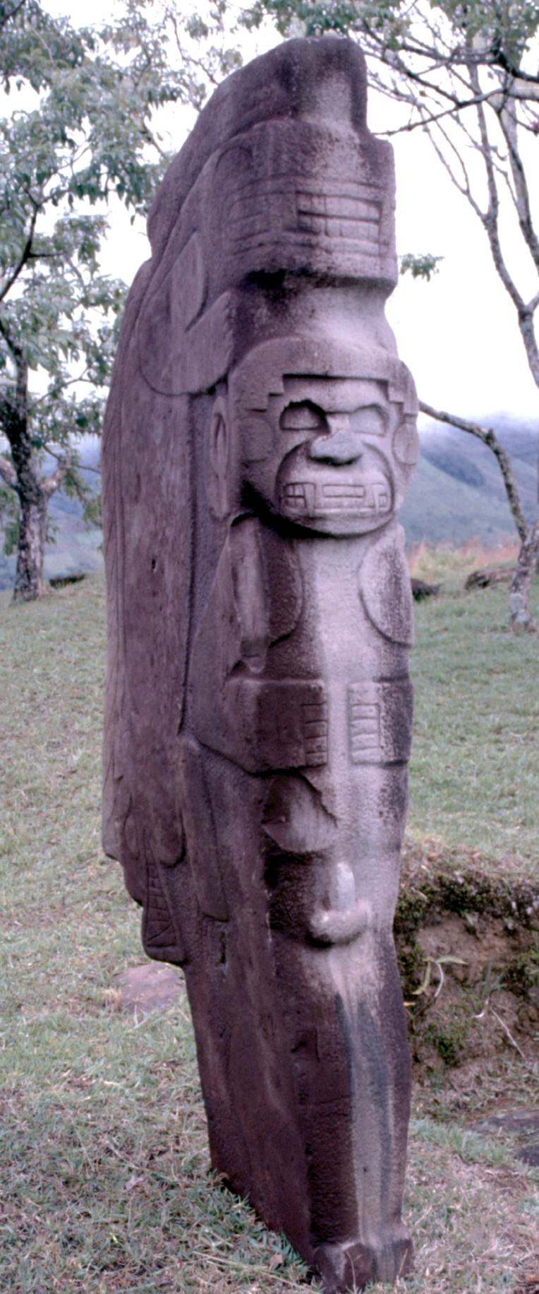 Beaucoup de statues de San Agustin représentent des animaux ; c'est le cas de celle-ci, figurant un singe armé de crocs. Beaucoup de statues de San Agustin représentent des animaux ; c'est le cas de celle-ci, figurant un singe armé de crocs.