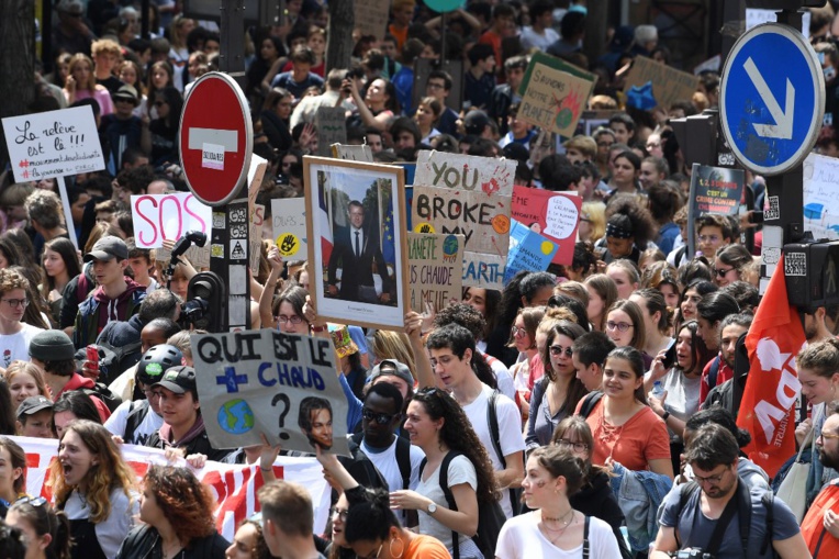 En France, les jeunes de nouveau dans la rue pour l'action climatique En France, les jeunes de nouveau dans la rue pour l'action climatique