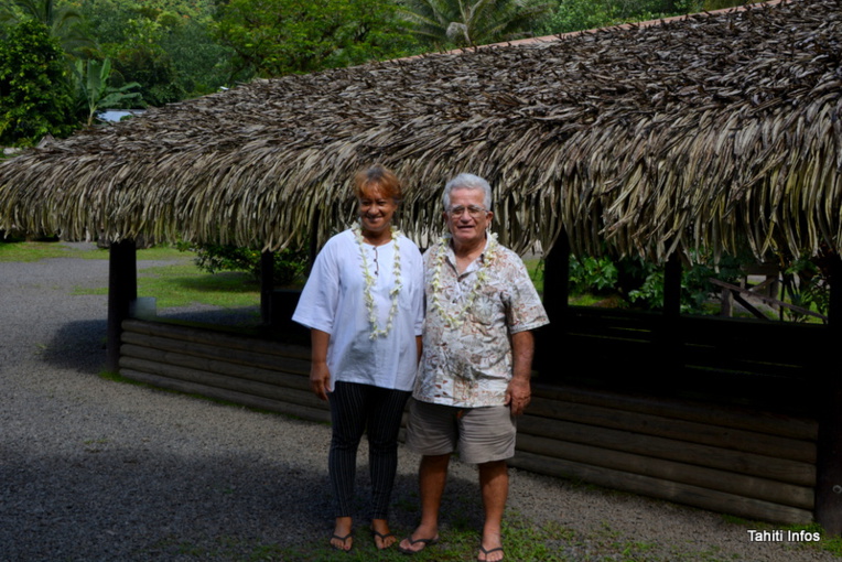 Yves Doudoute, membre fondateur de l'association Haururu, avec la bénévole Eugénie Lacour Yves Doudoute, membre fondateur de l'association Haururu, avec la bénévole Eugénie Lacour