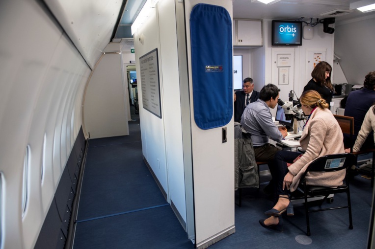 Un avion hôpital pour former des ophtalmologues tout autour du monde Un avion hôpital pour former des ophtalmologues tout autour du monde
