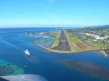 Un petit avion sort de piste lors d’un atterrissage à Faa’a