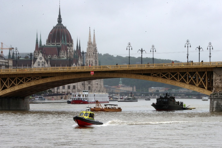 Un bateau de touristes coule à Budapest : sept morts sud-coréens et 21 disparus