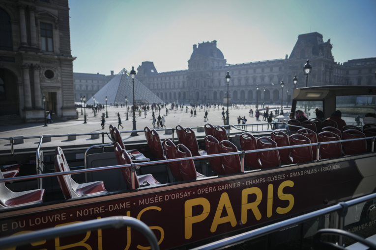 Un chauffeur de bus touristique écroué pour le meurtre d'un automobiliste à Paris