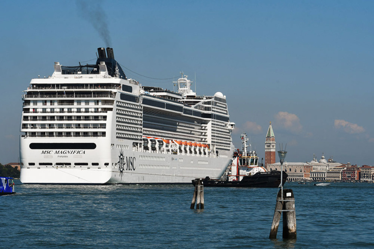 Panique à Venise devant un bateau de croisière géant hors de contrôle Panique à Venise devant un bateau de croisière géant hors de contrôle