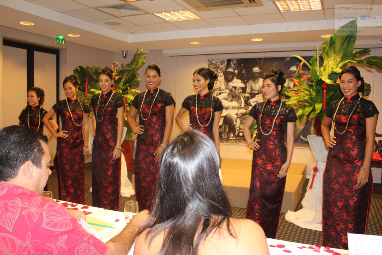 Les sept candidates devant le jury.