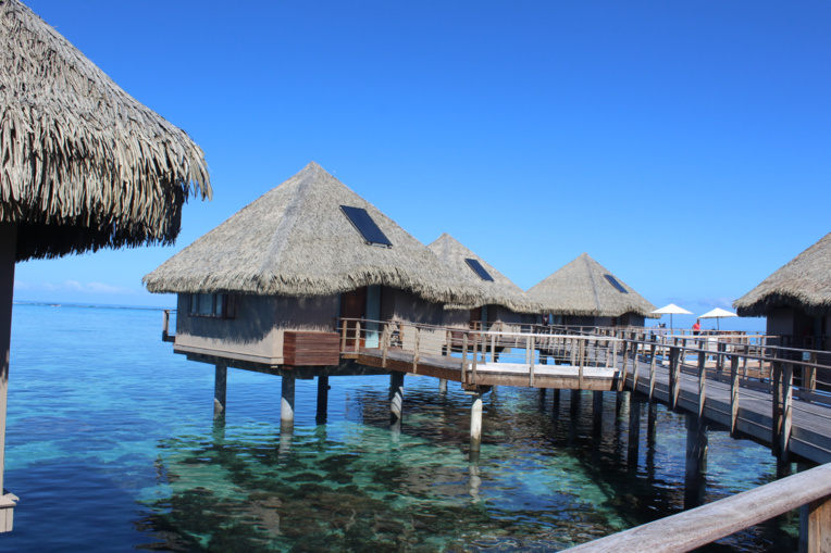 Les douze bungalows sur pilotis ont été rénovés. Les douze bungalows sur pilotis ont été rénovés.