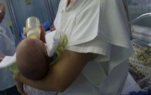 Maternités: enquête sur des biberons stérilisés avec un gaz cancérogène