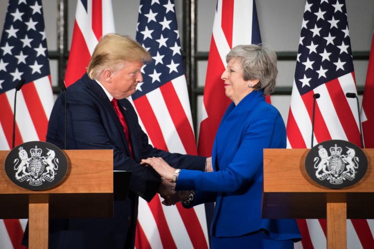 Trump fait miroiter à Londres un accord "extraordinaire" après le Brexit Trump fait miroiter à Londres un accord "extraordinaire" après le Brexit