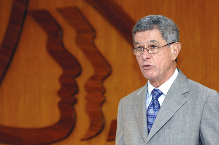 N-Calédonie: le sénateur Frogier appelle à un deuxième référendum "le plus tôt possible"
