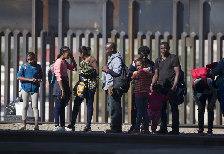 Migrants: Mexico tente d'amadouer Trump en déployant 6.000 hommes