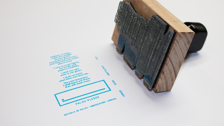 Le Serment des Palaos, un outil de sensibilisation très puissant qui ne laisse pas les touristes indifférents. Signez-le, vous aussi, en visitant www.palaupledge.com. Le Serment des Palaos, un outil de sensibilisation très puissant qui ne laisse pas les touristes indifférents. Signez-le, vous aussi, en visitant www.palaupledge.com.