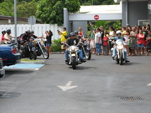Les 100 motos de l'amitié (club tahiti Harley Riders et FFMC organisateurs ) organisent une sortie