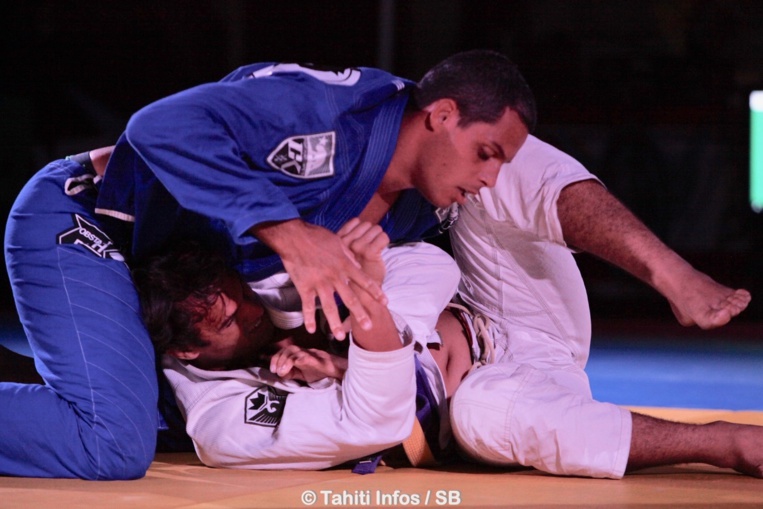Anapa Perez, en bleu, un de nos meilleurs combattants Anapa Perez, en bleu, un de nos meilleurs combattants