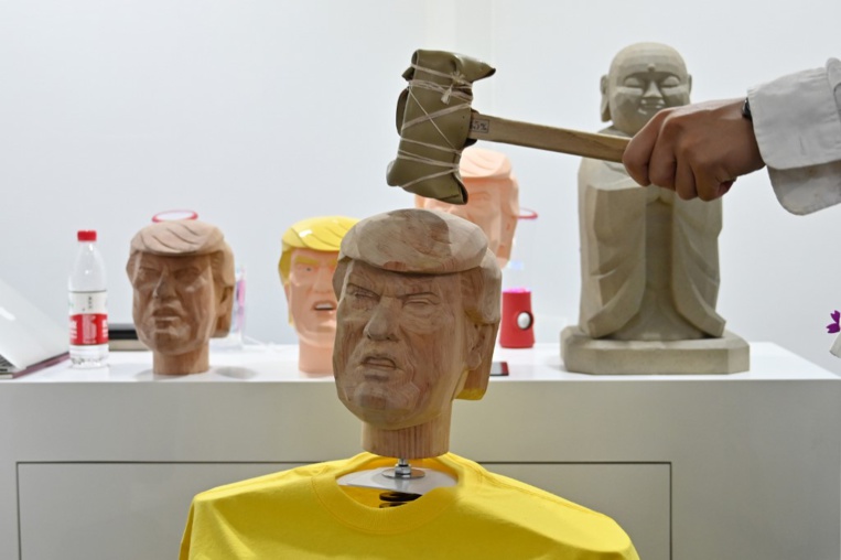 Taper sur Trump? C'est possible à un salon tech en Chine