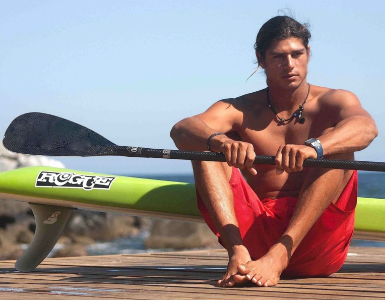 Fernando Stalla, mannequin et sup paddler professionnel méxicain Fernando Stalla, mannequin et sup paddler professionnel méxicain