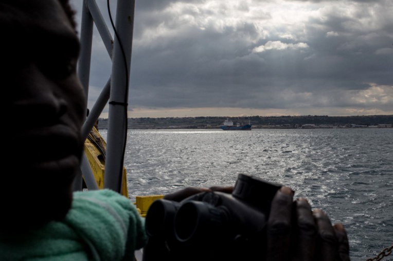 Italie: 43 migrants toujours bloqués en mer