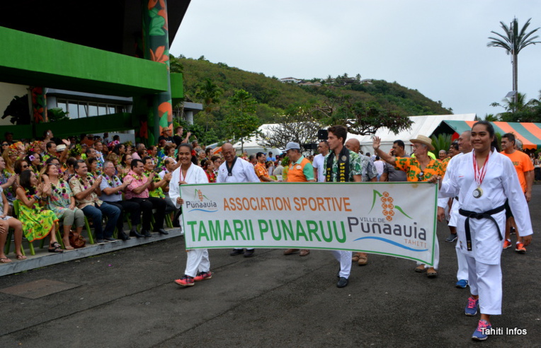 1800 personnes défilent à la Fête de l'Orange 1800 personnes défilent à la Fête de l'Orange