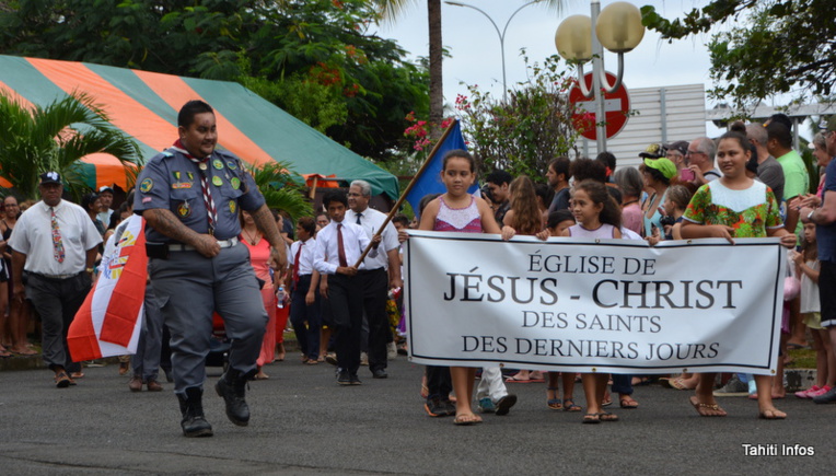 1800 personnes défilent à la Fête de l'Orange 1800 personnes défilent à la Fête de l'Orange