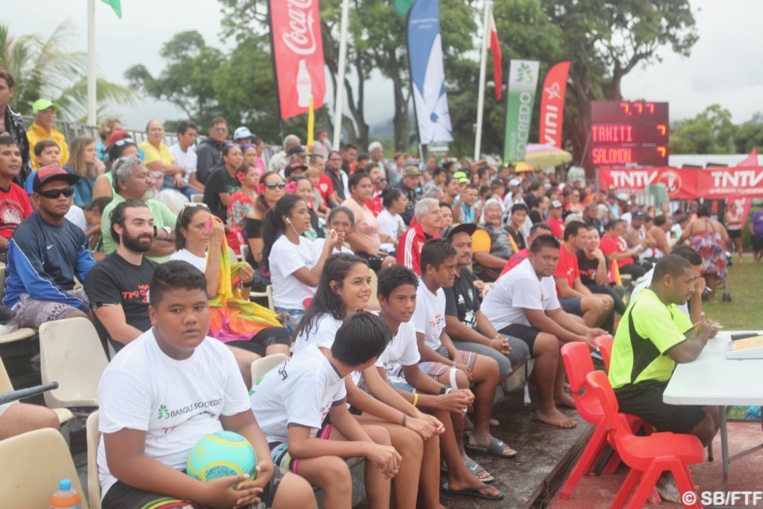 Le public était là pour encourager son équipe Le public était là pour encourager son équipe