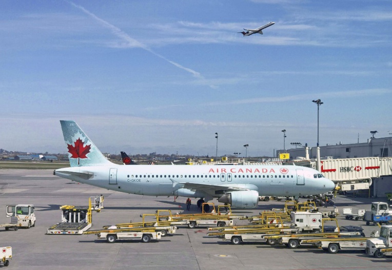 Une passagère d'Air Canada s'endort et se réveille abandonnée dans l'avion Une passagère d'Air Canada s'endort et se réveille abandonnée dans l'avion