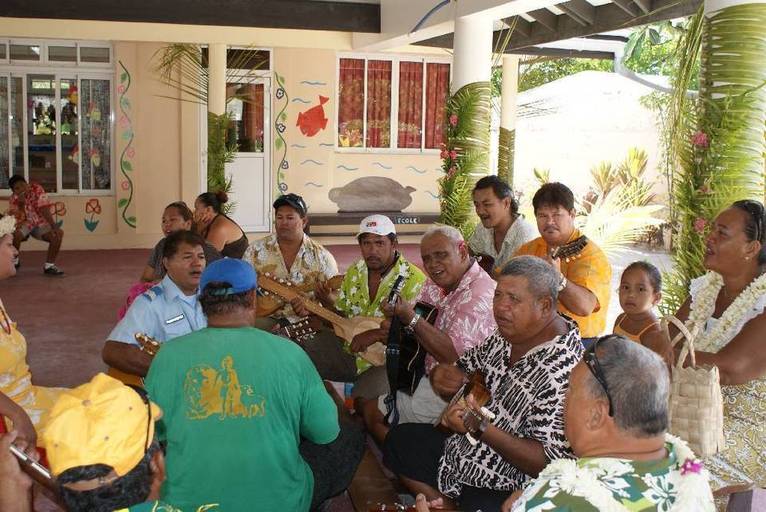 Visite officielle du Haut-Commissaire à Tikehau,  commune associée de Rangiroa