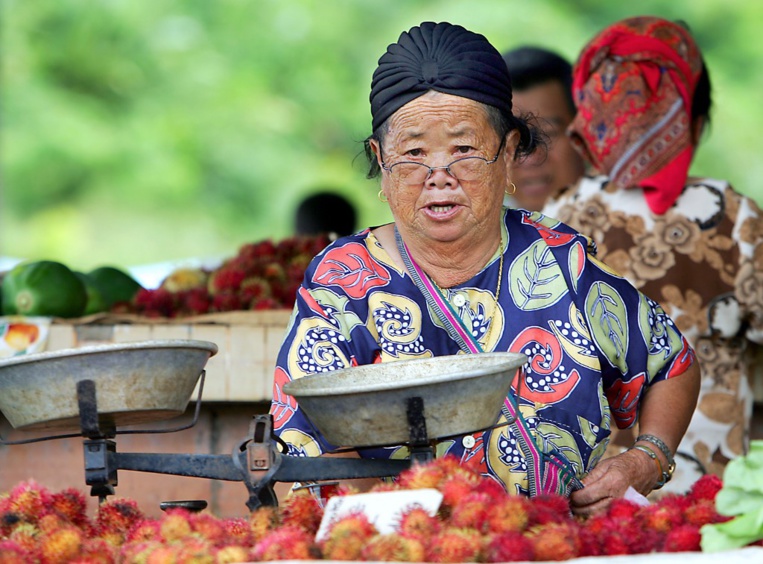 Guyane: des élus appellent à naturaliser certains Hmongs exclus de la nationalité française Guyane: des élus appellent à naturaliser certains Hmongs exclus de la nationalité française
