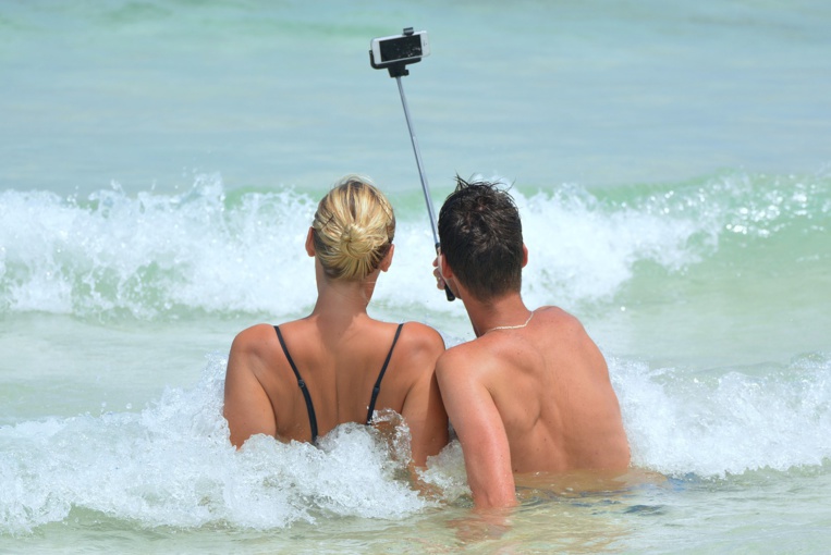 Le selfie cinq fois plus mortel que les attaques de requins