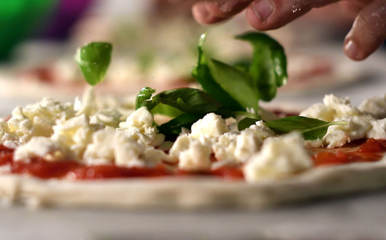 Garçon, une pizza à l'huile de cannabis s'il vous plaît ! Garçon, une pizza à l'huile de cannabis s'il vous plaît !