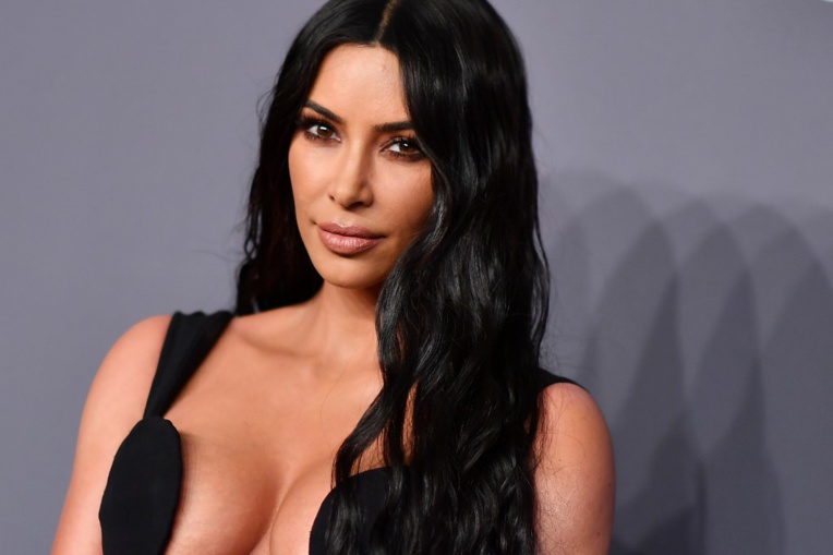Critiquée au Japon, Kim Kardashian débaptise sa gamme de lingerie "Kimono" Critiquée au Japon, Kim Kardashian débaptise sa gamme de lingerie "Kimono"